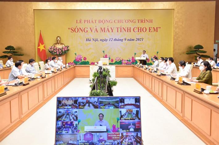 Chính phủ Việt Nam phát động chương trình “Sóng và máy tính cho em”. (Nguồn ảnh: moet.gov.vn)